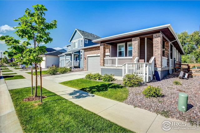 view of front of house featuring a garage, a front lawn, and a porch