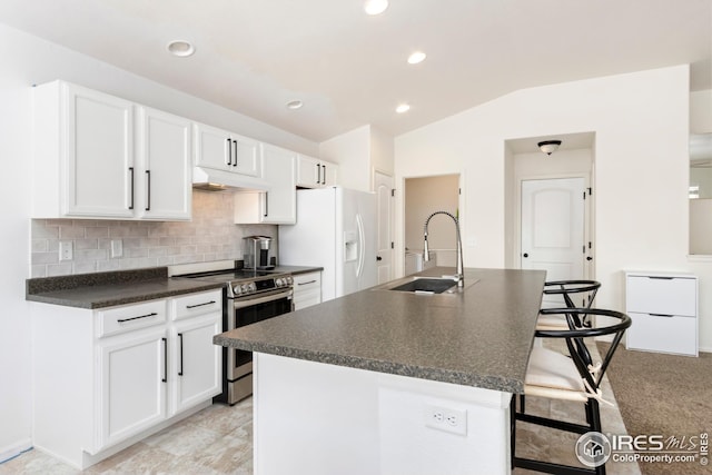 kitchen featuring lofted ceiling, sink, white cabinetry, stainless steel electric range, and a kitchen island with sink