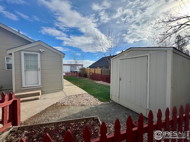 view of yard featuring a patio and a storage unit