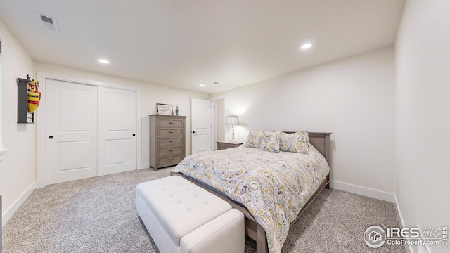 bedroom with recessed lighting, carpet flooring, visible vents, and baseboards