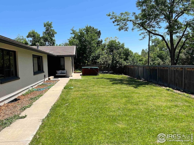 view of yard featuring a hot tub