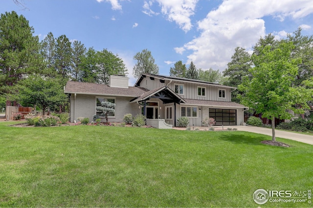 view of front of home featuring a garage and a front yard