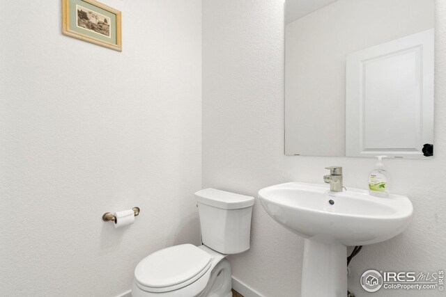 bathroom featuring toilet