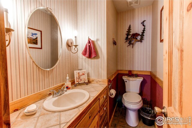 420 E County Road 10, Berthoud, CO 80513 - half bath featuring wallpapered walls, toilet, and visible vents