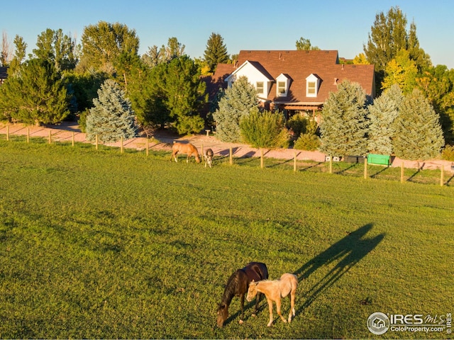 view of yard featuring a rural view