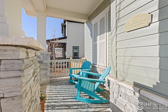 balcony featuring covered porch