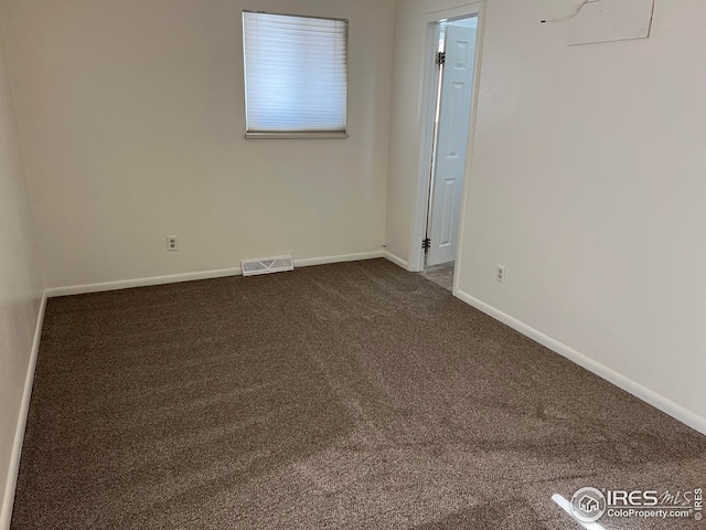 unfurnished room with carpet