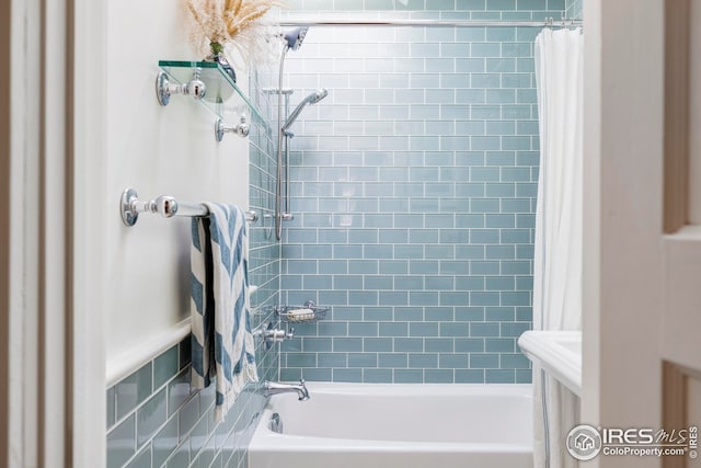 bathroom featuring shower / bath combo with shower curtain