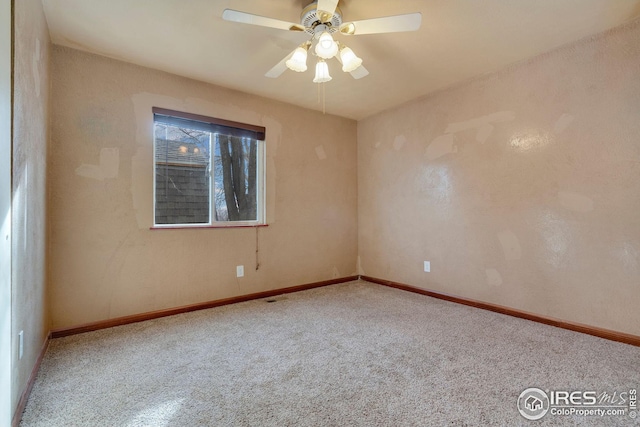 carpeted empty room featuring ceiling fan