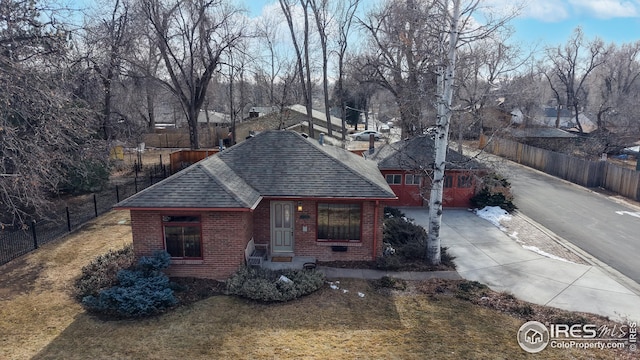 view of front facade with a front lawn