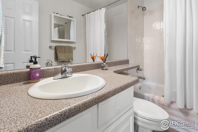 full bathroom featuring shower / bathtub combination with curtain, vanity, and toilet