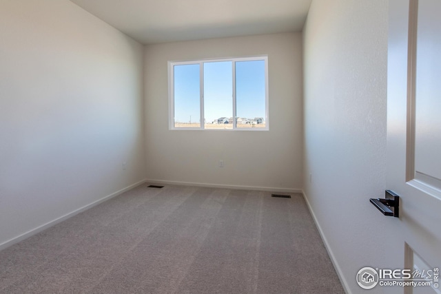 spare room with carpet flooring