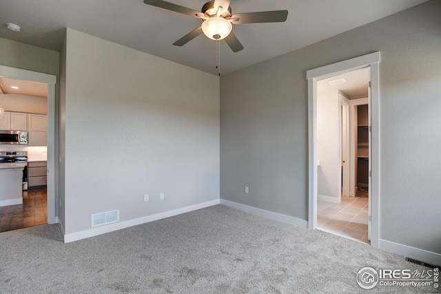 empty room featuring light carpet and ceiling fan