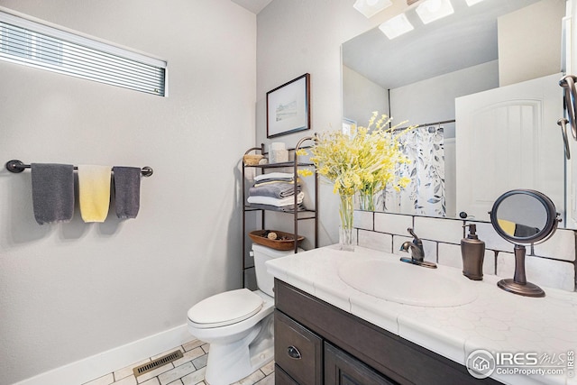 playroom featuring recessed lighting, a barn door, baseboards, and light colored carpet