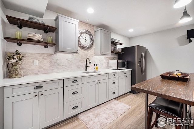 living area with carpet, visible vents, baseboards, and recessed lighting