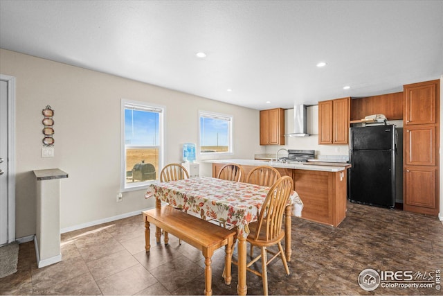 dining room featuring baseboards and recessed lighting