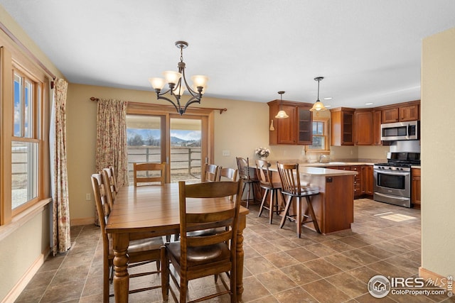 dining area with a notable chandelier and baseboards