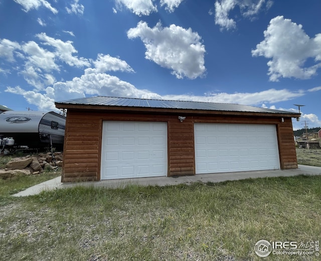 view of detached garage