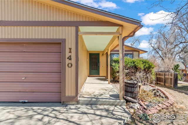 entrance to property with fence