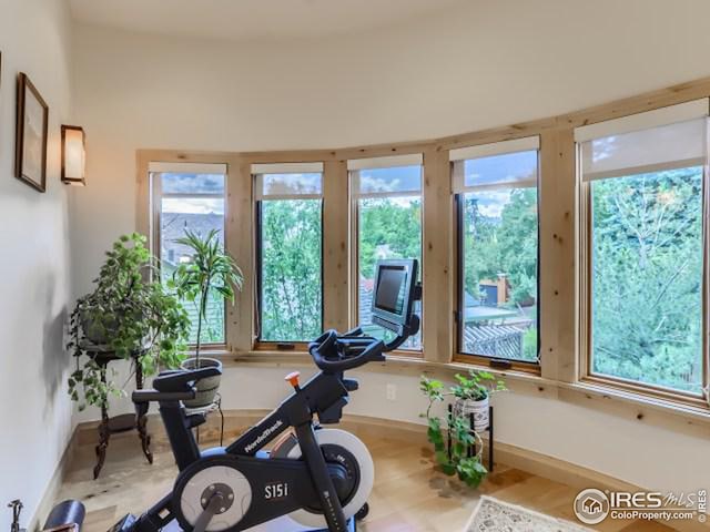 workout area with baseboards