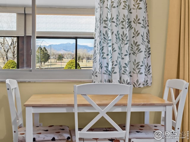 dining space featuring a mountain view