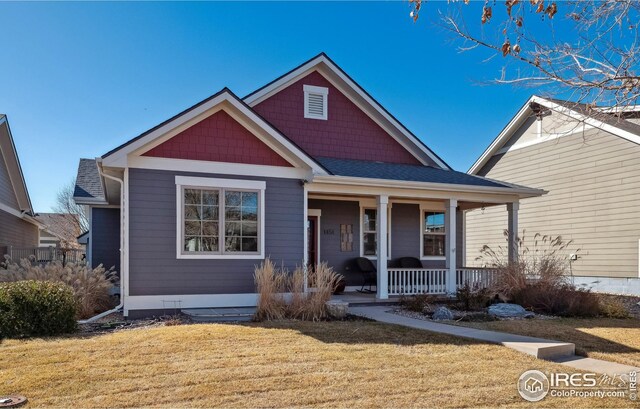 view of front facade featuring a porch and a front yard