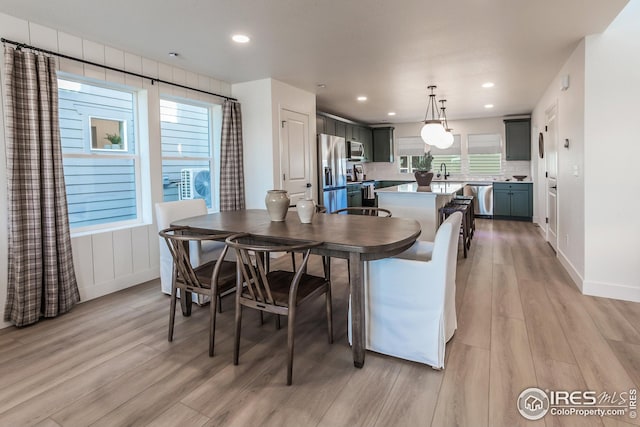 dining room featuring recessed lighting, light wood-type flooring, and baseboards