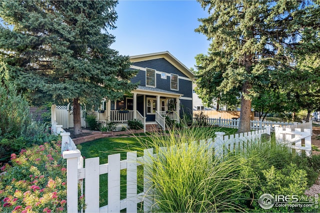 view of front of home with covered porch and fence
