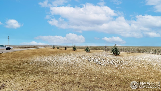 view of yard featuring a rural view