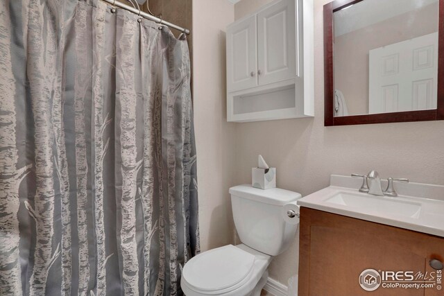 12901 E Idaho Dr, Aurora, CO 80012 - full bath with a shower with curtain, toilet, and vanity