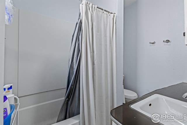 919 State St, Fort Morgan, CO 80701 - bathroom with shower / bathtub combination with curtain, toilet, and vanity