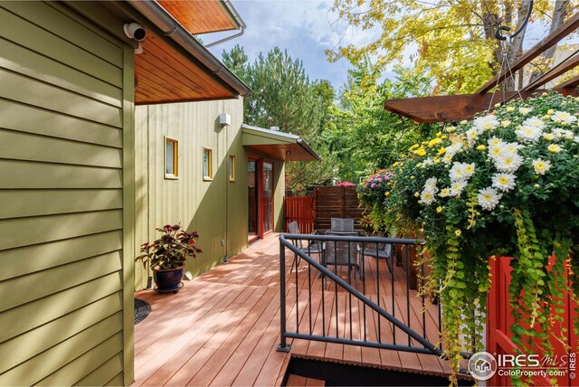 1016 Katy Ln, Longmont, CO 80504 - wooden terrace with fence