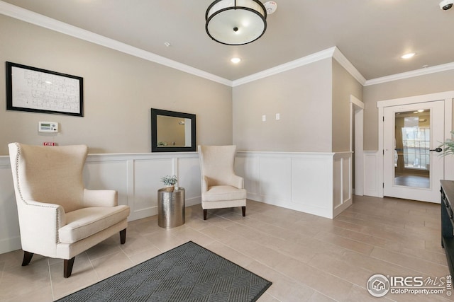 sitting room featuring crown molding, a decorative wall, recessed lighting, a wainscoted wall, and tile patterned floors