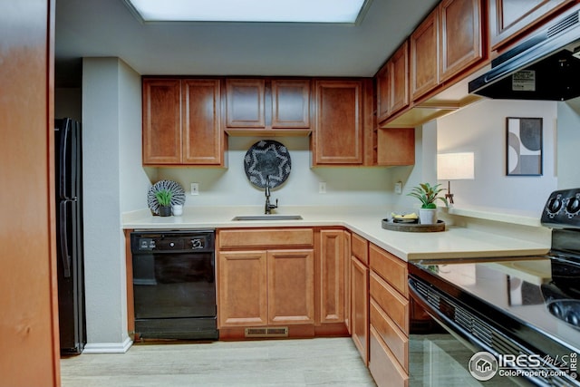 2924 Ross Dr Unit H20, Fort Collins, CO 80526 - kitchen featuring visible vents, light countertops, black appliances, and under cabinet range hood