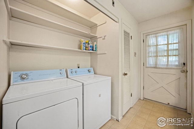 198 Poudre River Rd, Bellvue, CO 80512 - laundry area featuring light tile patterned floors, washing machine and clothes dryer, and baseboards