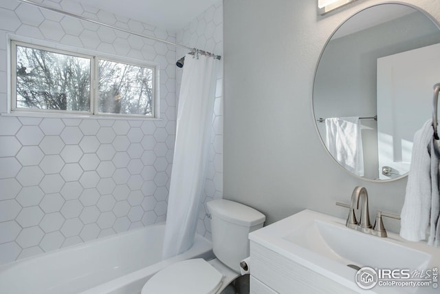 full bath featuring vanity, shower / tub combo with curtain, and toilet