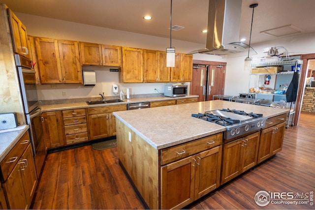 kitchen with stainless steel appliances, dark wood-style floors, a sink, and island exhaust hood