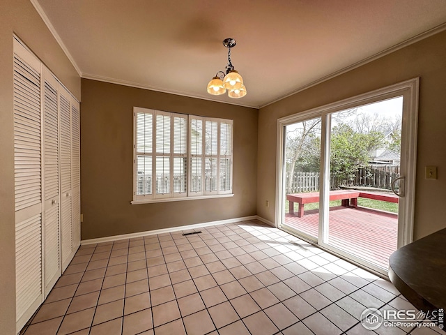 unfurnished dining area with visible vents, ornamental molding, light tile patterned floors, baseboards, and a notable chandelier