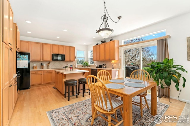 dining space with recessed lighting, light wood-type flooring, and baseboards