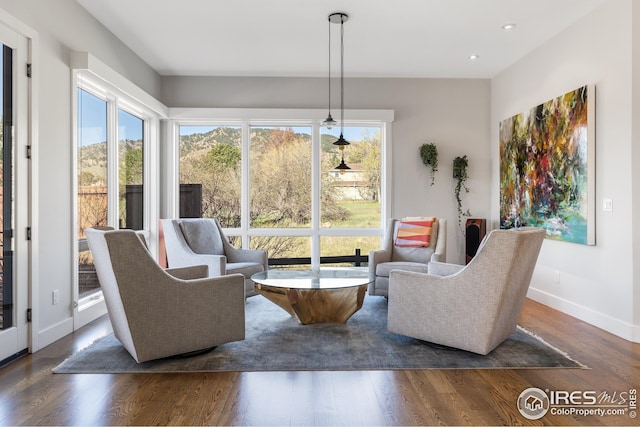 living area featuring recessed lighting, wood finished floors, and baseboards