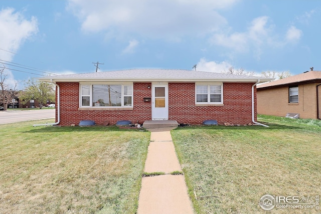 view of front facade featuring a front lawn and brick siding