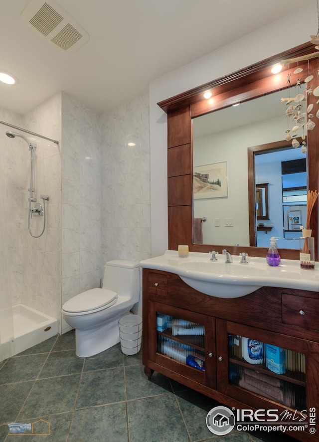 full bath featuring tiled shower, toilet, visible vents, tile patterned flooring, and vanity