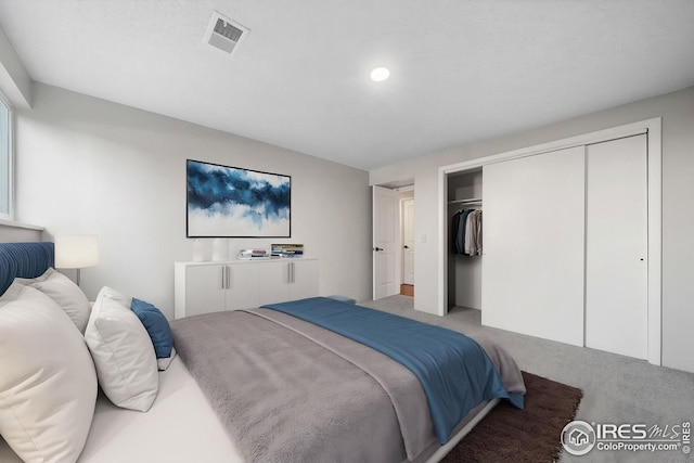 bedroom with carpet flooring, a closet, and visible vents