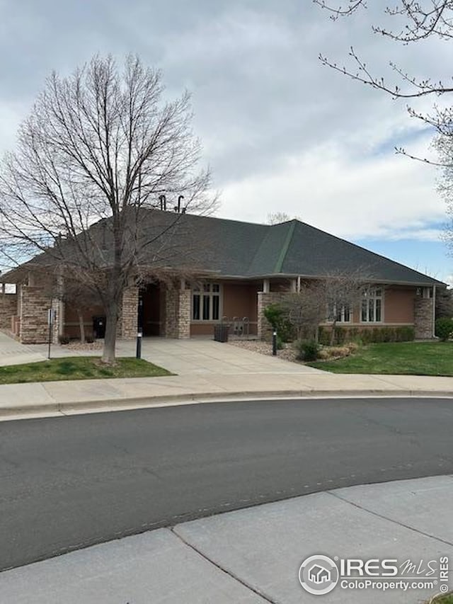 view of front of home with driveway