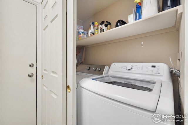 clothes washing area featuring laundry area and washing machine and dryer