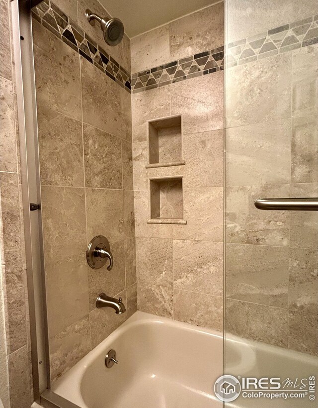 full bath with shower / bathtub combination