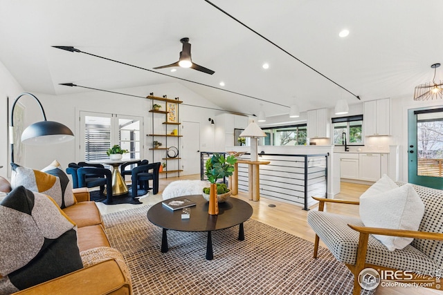 living area with lofted ceiling, light wood-style floors, a ceiling fan, and recessed lighting