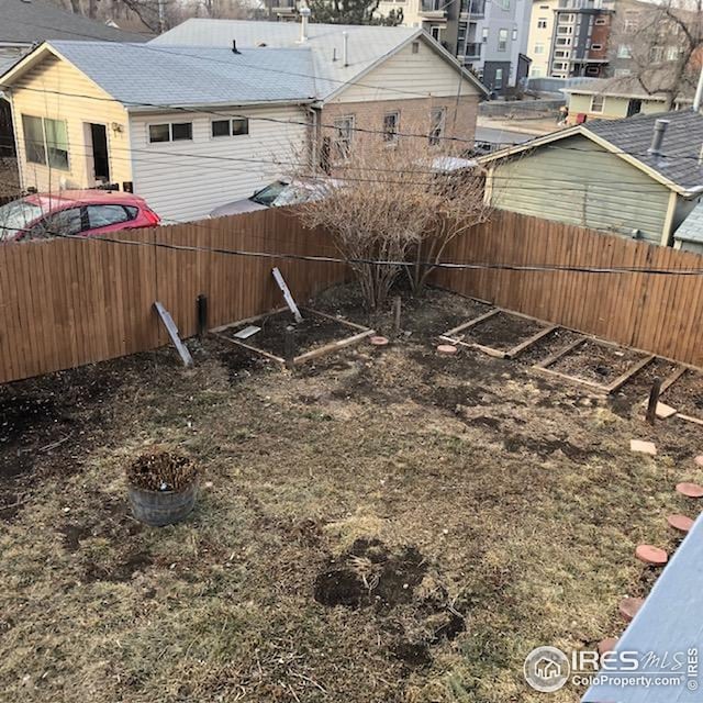 view of yard featuring a fenced backyard