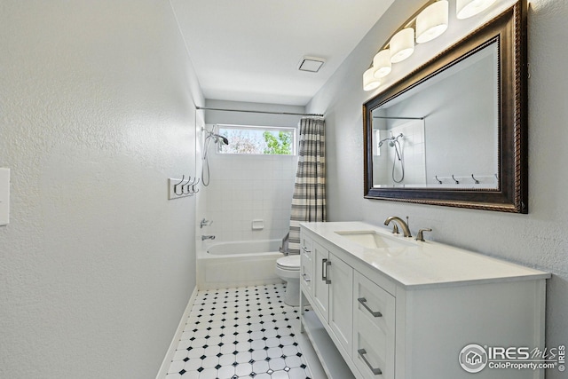 full bath featuring vanity, visible vents, toilet, baseboards, and shower / bath combo