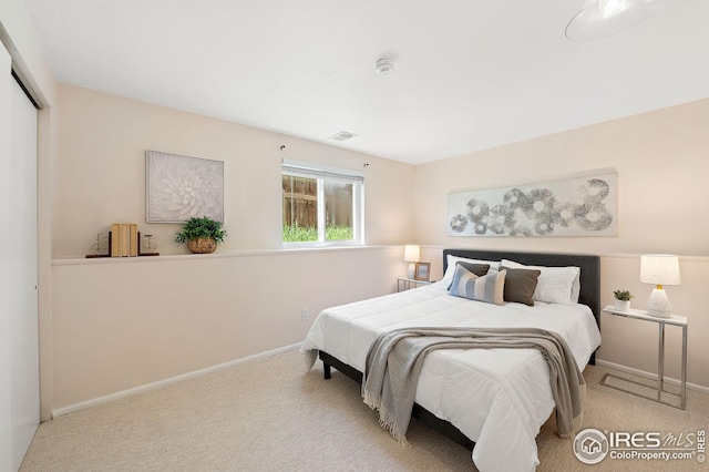 bedroom with carpet flooring, baseboards, visible vents, and a closet